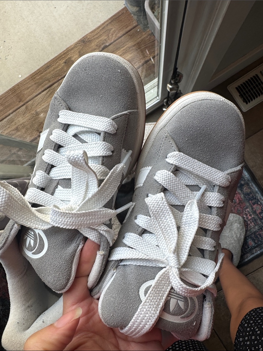 adidas campus 00 men’s Gray Suede Sneakers with White Laces